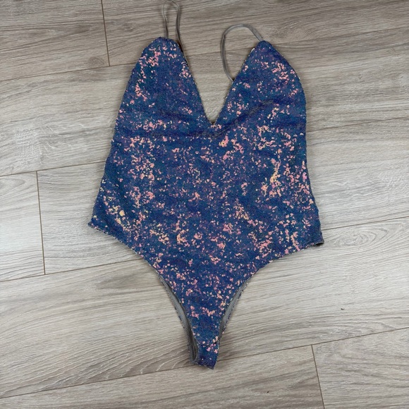 For Love And Lemons Skivvies Opal Low Plunge High Cut
Sequin Bodysuit Size L - Picture 3 of 16